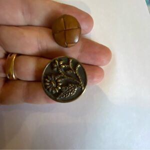 Lot of metal and leather vintage buttons